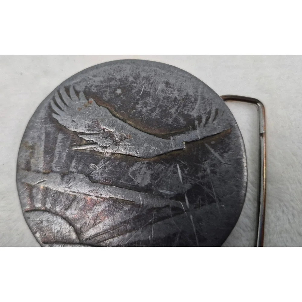 Unbranded belt buckle